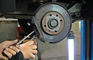 How Smart Consumers Save on Automotive Repair